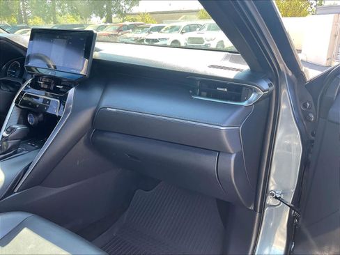 Used 2021 Toyota Venza XLE image 18