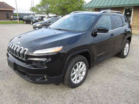 Used 2016 Jeep Cherokee Latitude w/ Trailer Tow Group AWD/4WD image 4