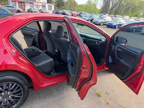 Used 2018 Toyota Corolla LE image 16