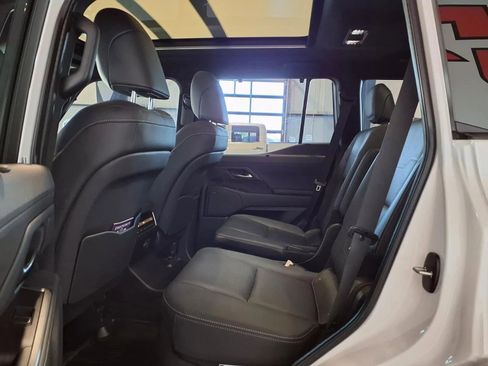 Used 2025 Lexus GX 550 w/ Accessory Package (31) AWD/4WD image 13