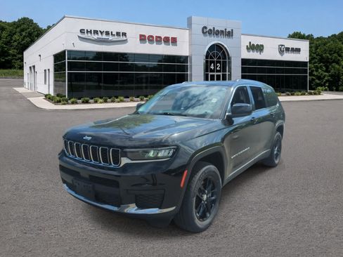 Used 2023 Jeep Grand Cherokee L Laredo AWD/4WD image 2