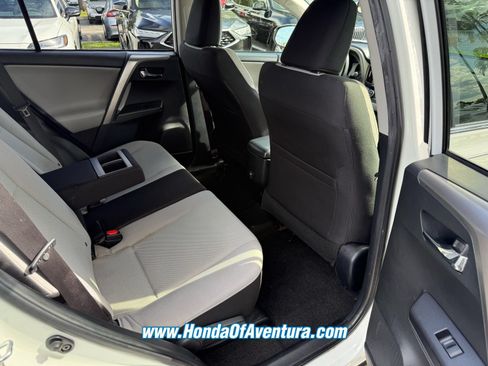 Used 2018 Toyota RAV4 XLE FWD image 12