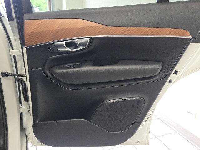 Used 2022 Volvo XC90 T6 Momentum w/ Advanced Package AWD/4WD image 10