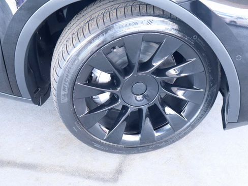 Used 2021 Tesla Model Y Long Range AWD/4WD image 3