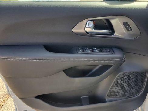 New 2026 Chrysler Pacifica Select image 7
