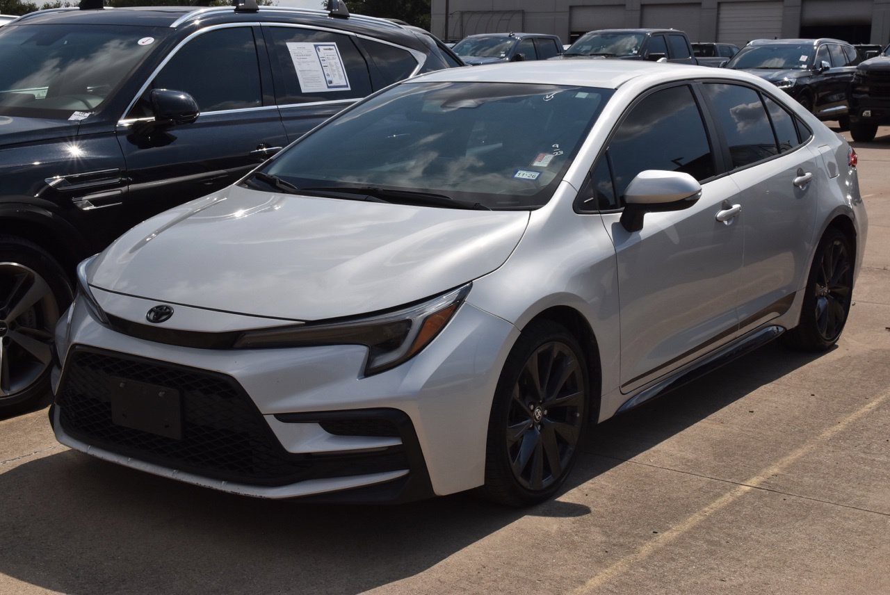 Used 2024 Toyota Corolla SE FWD image 2