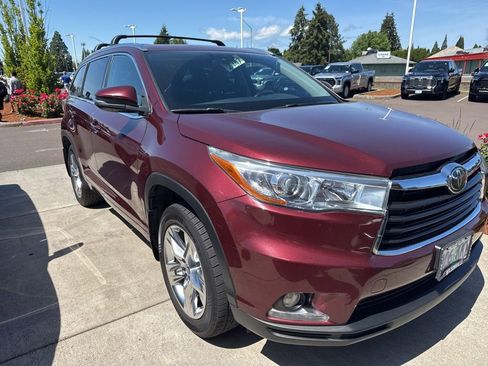 Used 2016 Toyota Highlander Limited w/ Driver Technology Package AWD/4WD image 2