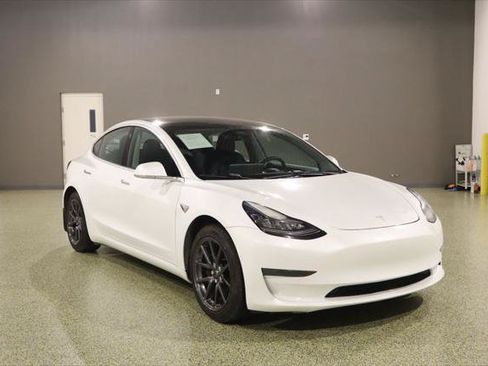 Used 2020 Tesla Model 3 Standard Range Plus RWD image 1