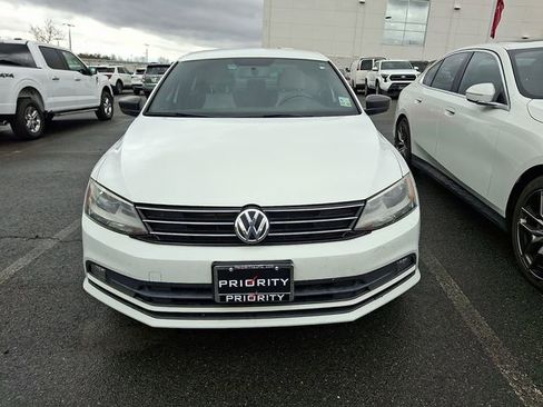 Used 2016 Volkswagen Jetta Sport image 4