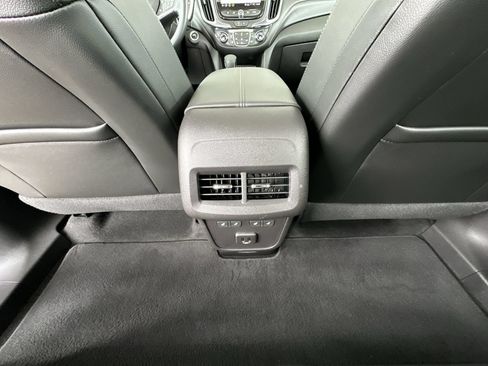 Used 2024 Chevrolet Equinox Premier AWD/4WD image 22