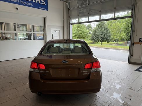 Used 2011 Subaru Legacy 2.5i Limited AWD/4WD image 5