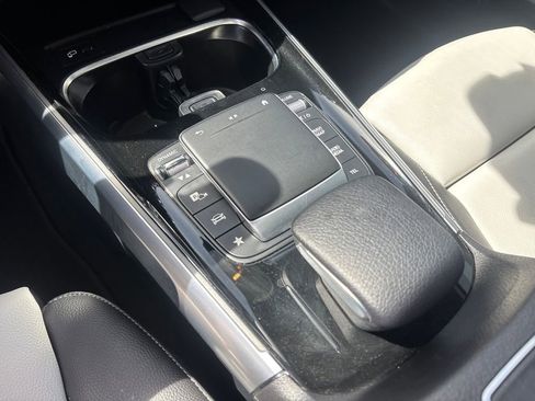 Used 2021 Mercedes-Benz GLB 250 GLB 250 image 22