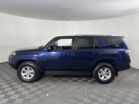Used 2017 Toyota 4Runner SR5 AWD/4WD image 7