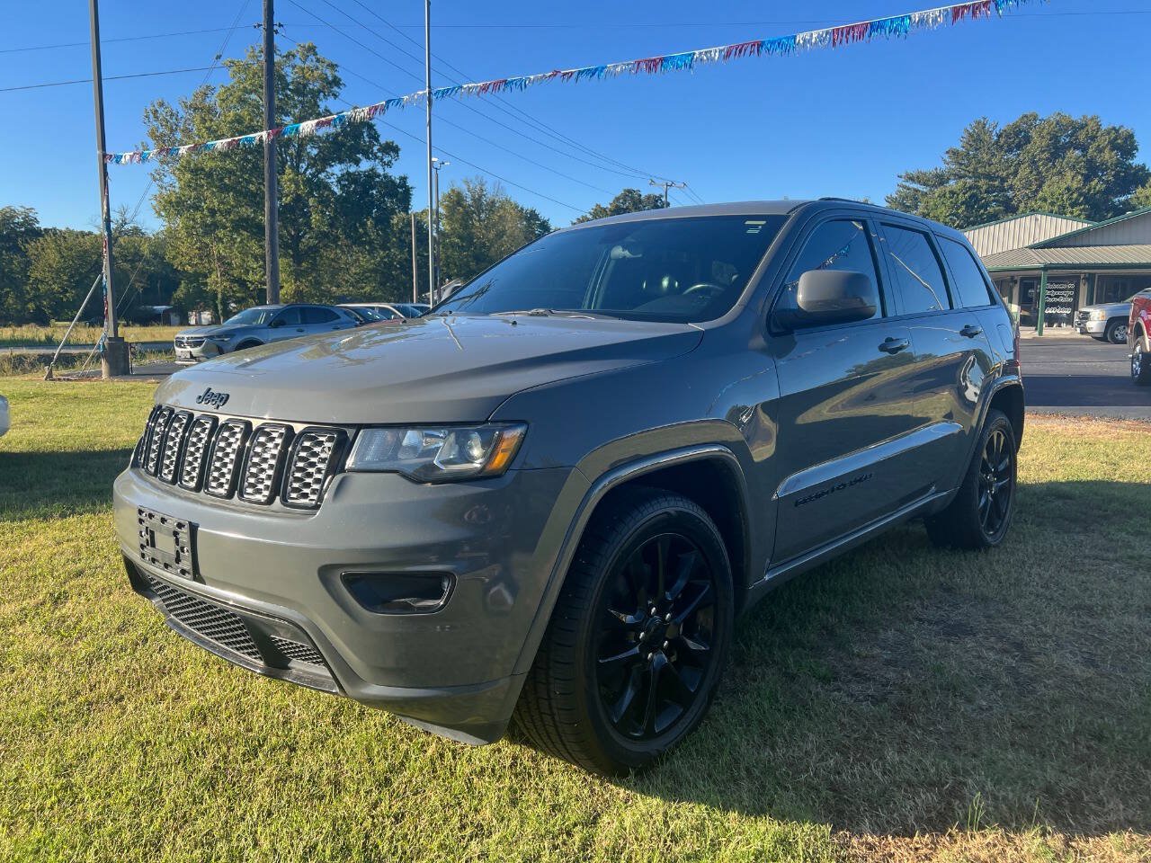 Used 2021 Jeep Grand Cherokee Laredo X RWD image 1
