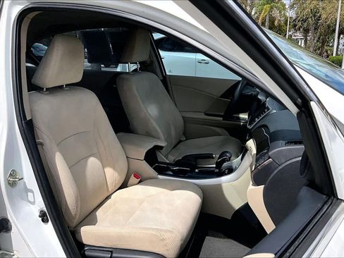 Used 2016 Honda Accord EX image 9