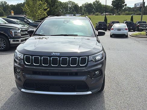 Used 2024 Jeep Compass Limited AWD/4WD image 3