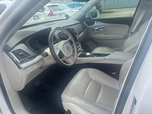 Used 2022 Volvo XC90 T5 Momentum w/ Climate Package FWD image 6