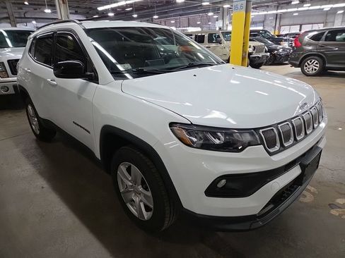 Used 2022 Jeep Compass Latitude AWD/4WD image 2