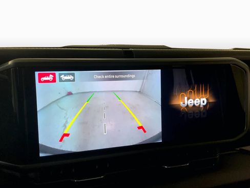Used 2025 Jeep Wrangler Unlimited Sahara w/ Safety Group AWD/4WD image 26