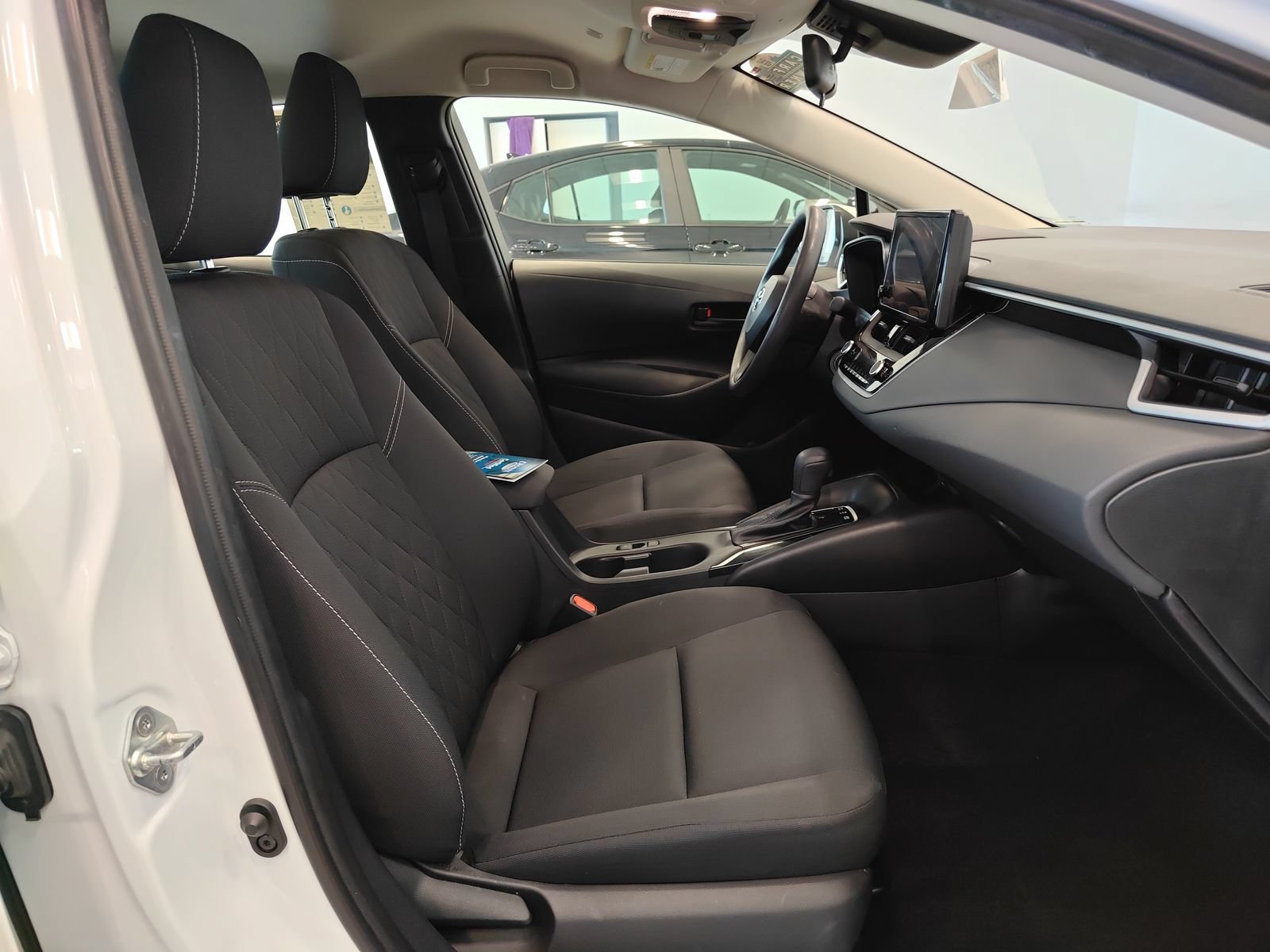 Used 2025 Toyota Corolla LE FWD image 16