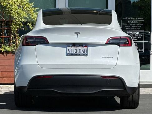 Used 2024 Tesla Model Y Long Range AWD/4WD image 5