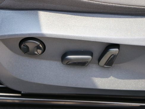 Used 2022 Volkswagen Tiguan SE AWD/4WD image 26