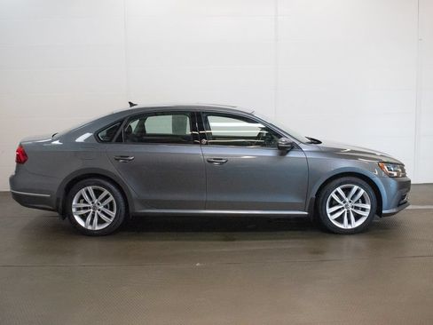 Used 2019 Volkswagen Passat 2.0T Wolfsburg FWD image 3