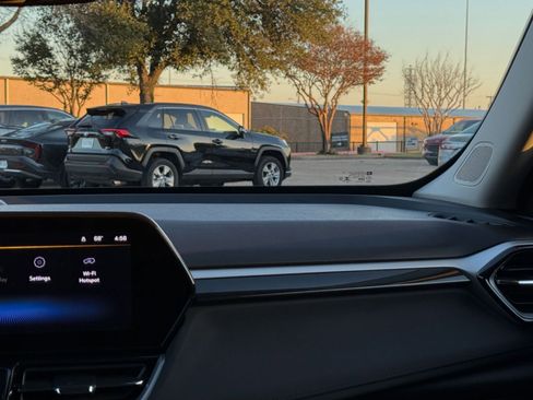 Used 2025 Chevrolet TrailBlazer LT image 35