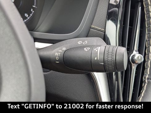 Used 2019 Volvo S60 T8 R-Design image 32