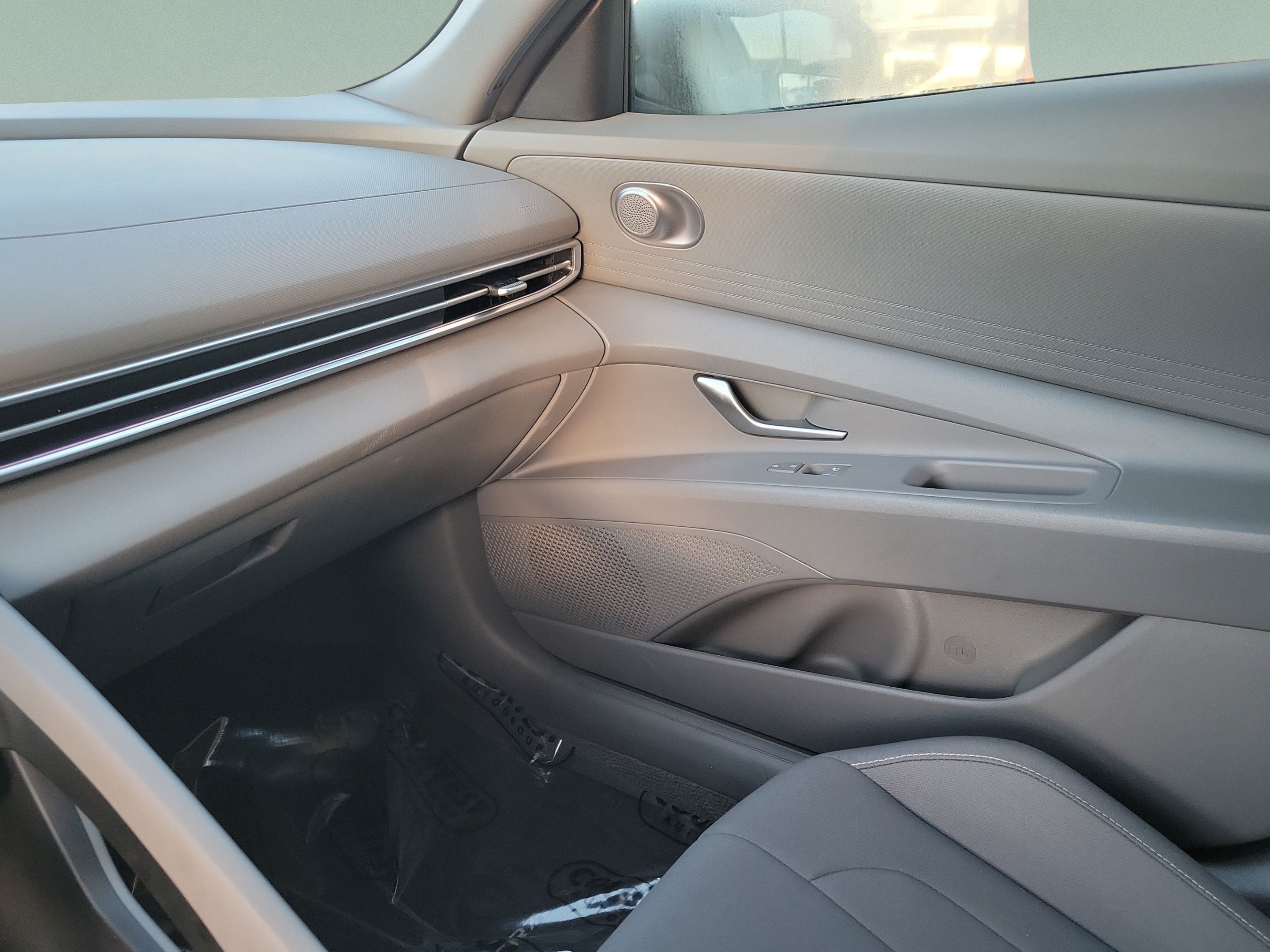 Used 2024 Hyundai Elantra SEL FWD image 22