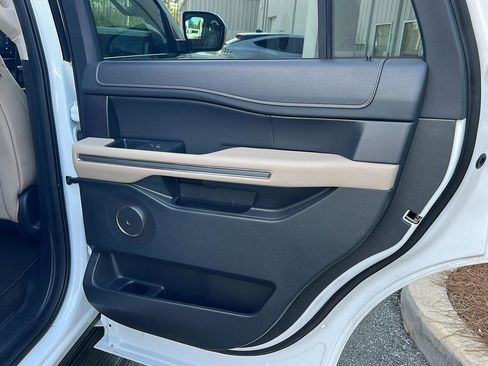 Certified 2024 Ford Expedition XLT image 15