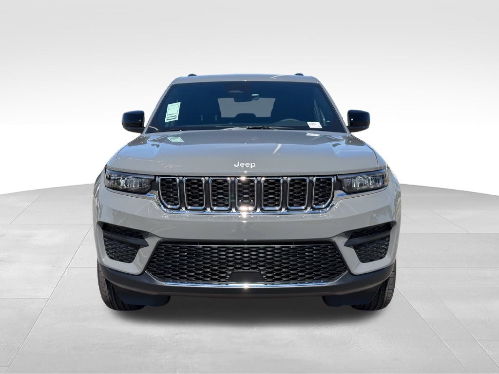 New 2027 Jeep Grand Cherokee Laredo RWD image 25