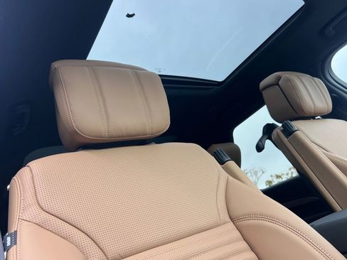 New 2026 Land Rover Discovery Limited Edition image 24