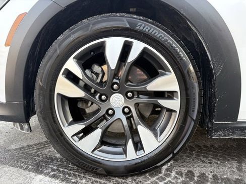 Used 2019 Buick Regal Essence w/ Driver Confidence Package I image 13