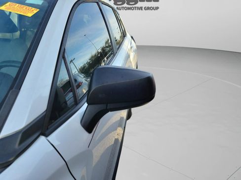 Used 2023 Toyota Corolla Cross L image 23