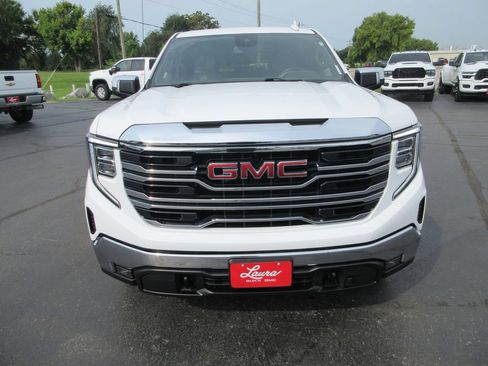 Used 2022 GMC Sierra 1500 SLT w/ SLT Premium Package AWD/4WD image 11
