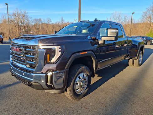 New 2026 GMC Sierra 3500 SLE image 2