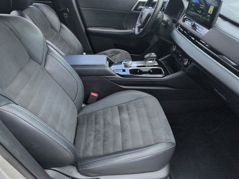 Used 2025 Mitsubishi Outlander SE FWD image 31