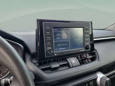 Used 2022 Toyota RAV4 XLE w/ Convenience Package FWD image 18