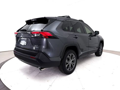 Used 2022 Toyota RAV4 XLE Premium AWD/4WD image 18