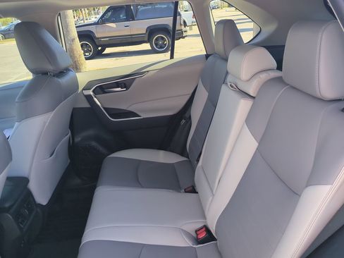 Used 2021 Toyota RAV4 XLE Premium image 13