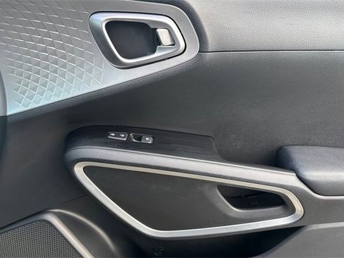 Certified 2023 Kia Soul LX w/ LX Technology Package image 22