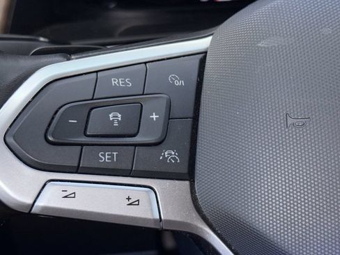 Certified 2025 Volkswagen Atlas SE FWD image 12
