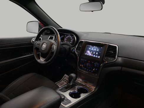 Used 2018 Jeep Grand Cherokee Laredo AWD/4WD image 18