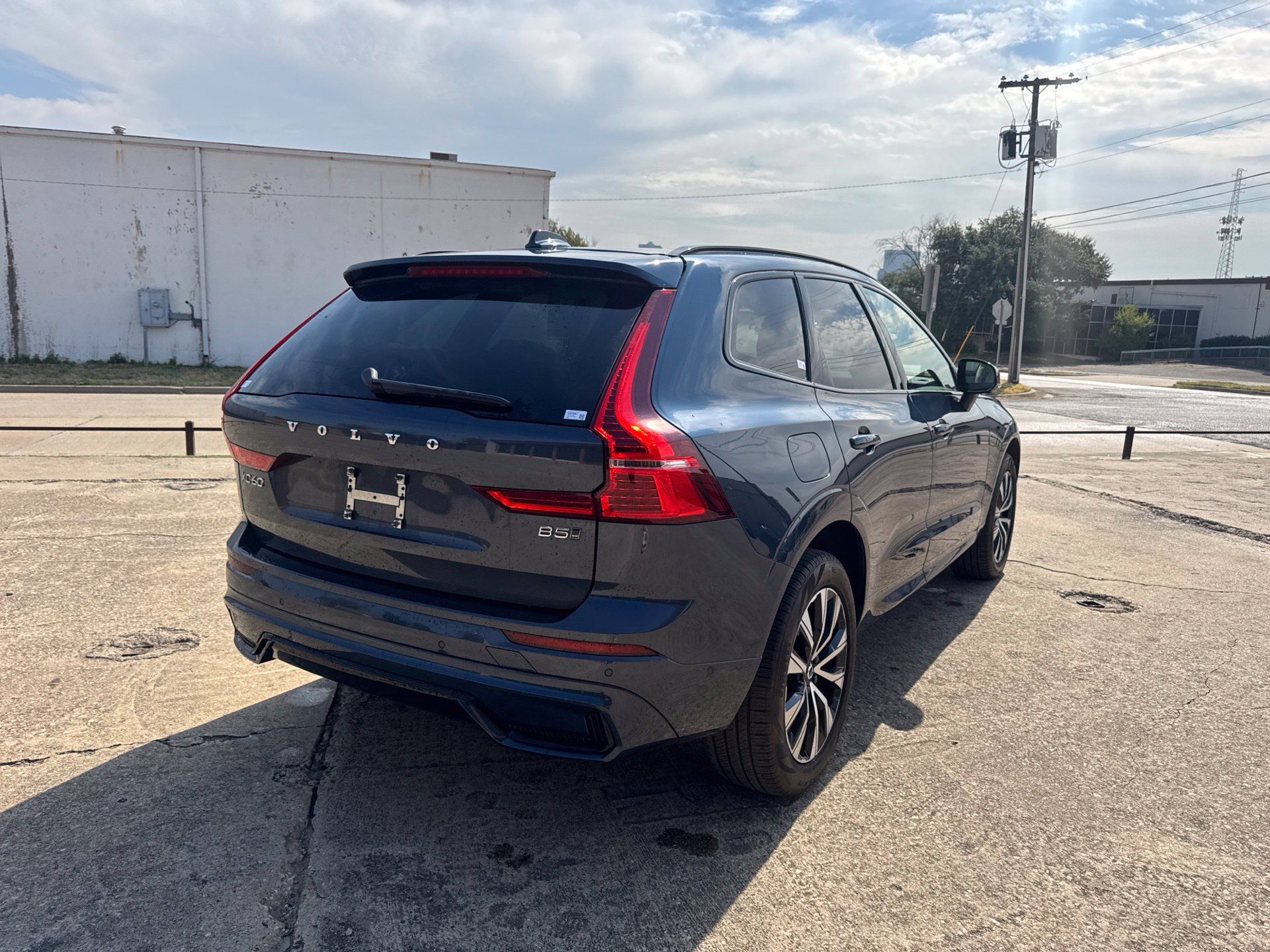 Used 2025 Volvo XC60 B5 Plus AWD/4WD image 7
