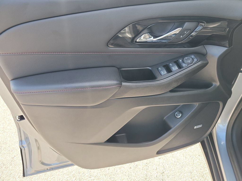 Used 2023 Chevrolet Traverse RS FWD image 20