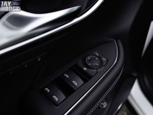 Used 2023 Buick Envision Essence w/ Technology Package I image 10