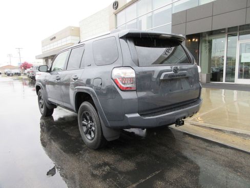Used 2024 Toyota 4Runner SR5 Premium w/ SR5 Premium Package image 7