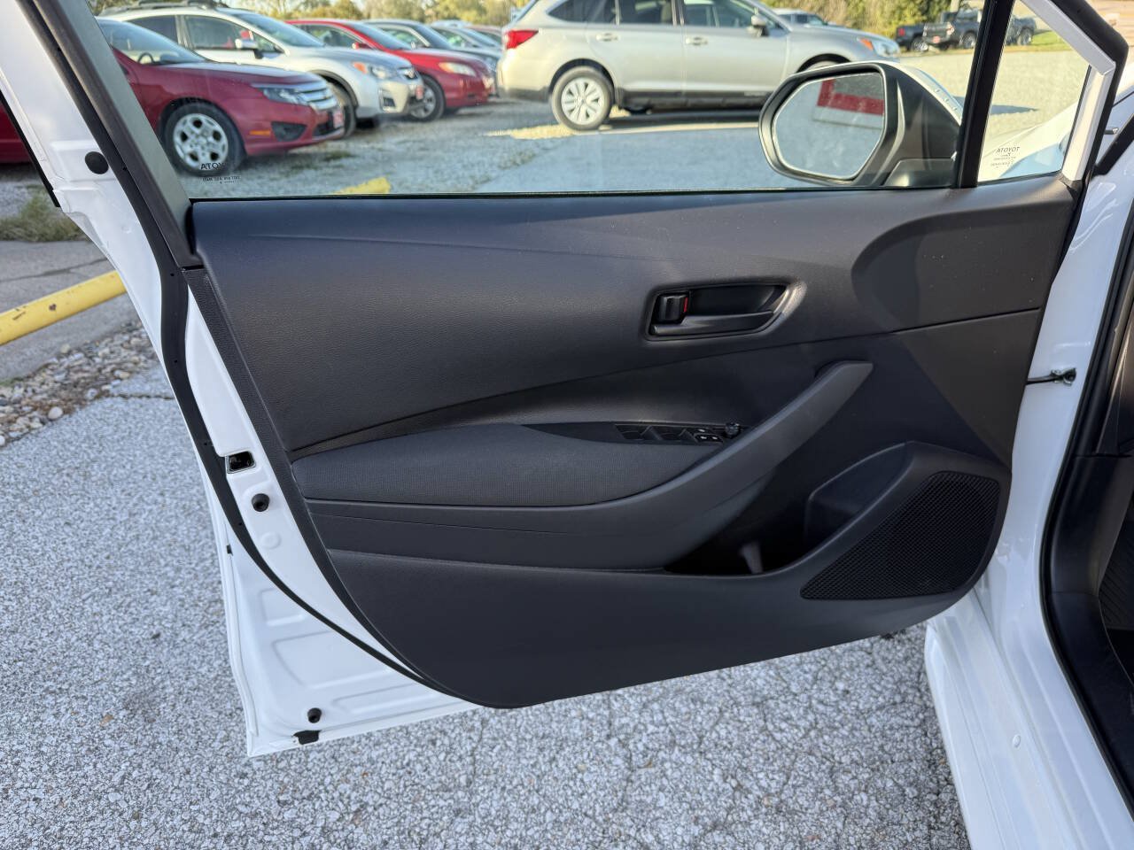Used 2025 Toyota Corolla LE FWD image 15
