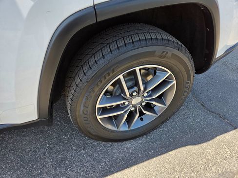 Used 2017 Jeep Grand Cherokee Limited w/ Trailer Tow Group IV AWD/4WD image 33